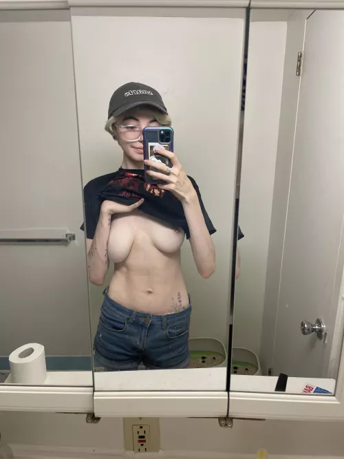 Had a great day at the lake with my pup🖤