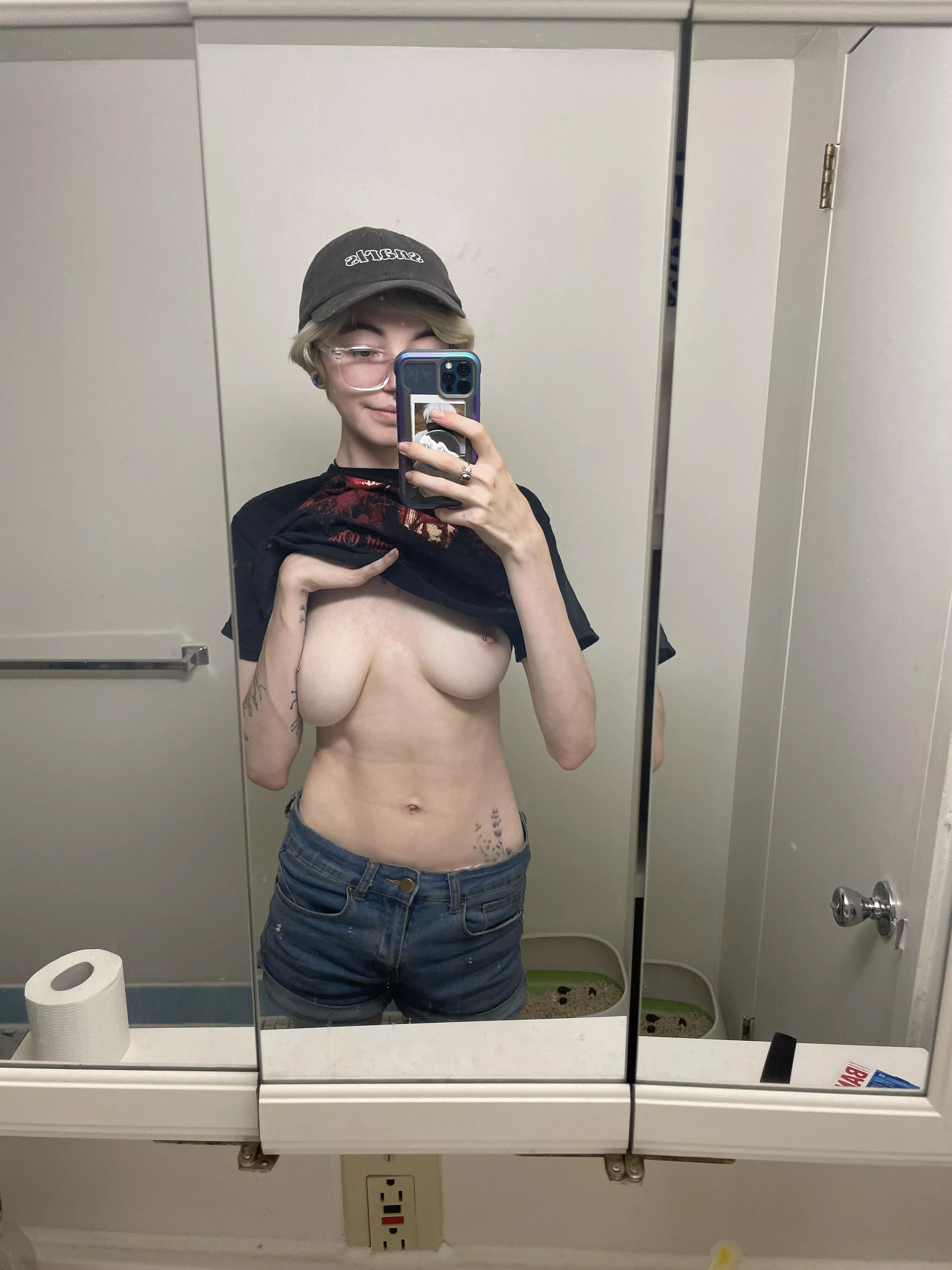 Had a great day at the lake with my pup🖤