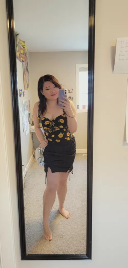 Hai durrr, i'ma sunflower for tonight, I can't wait to see the weebs n dweebs 🌻 c:
