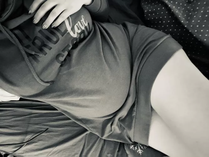 Handle with care 💋 Round belly and big boobs🖤 Link in the comments