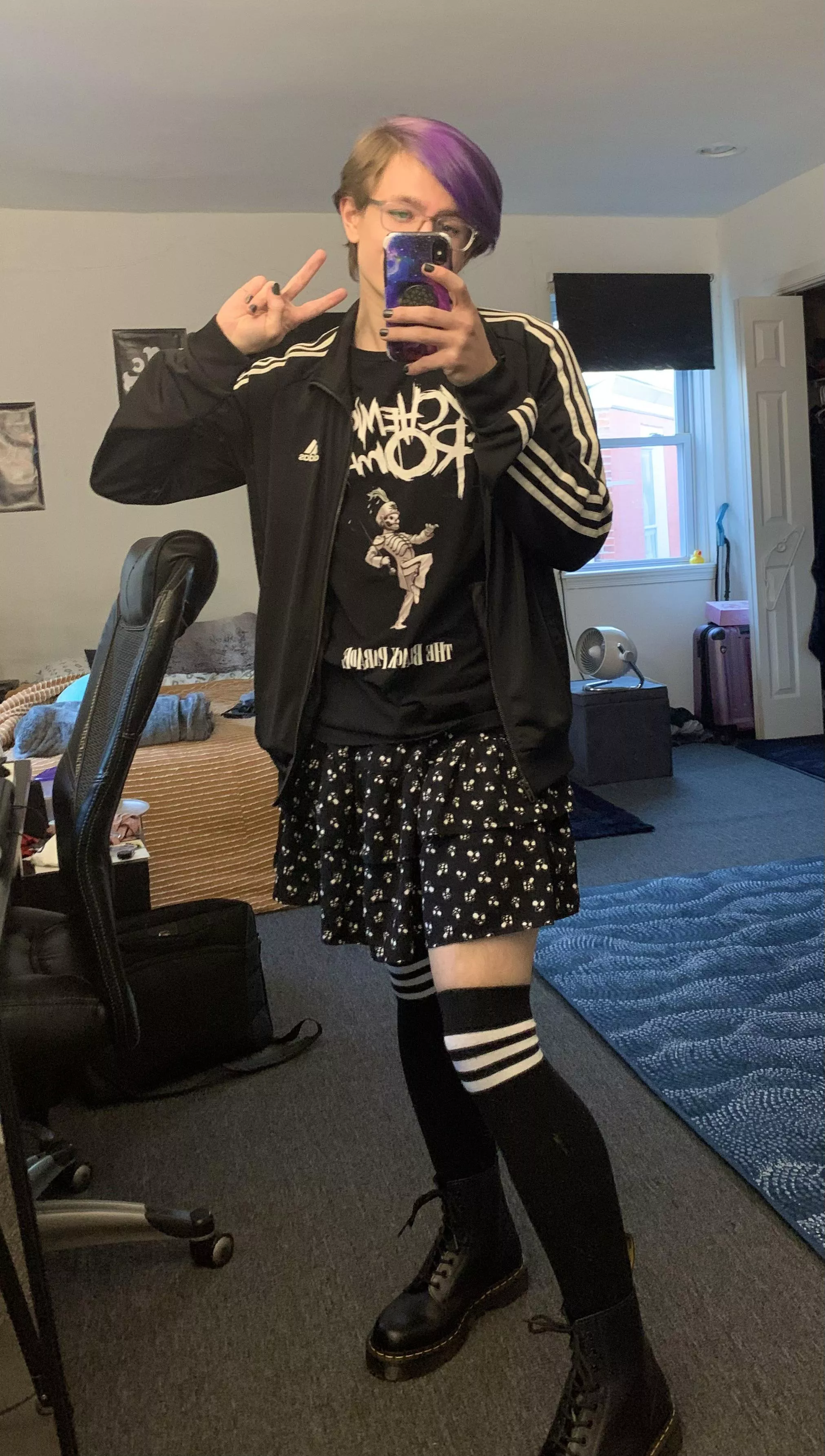 Happy 4/20! Anyone gonna light up with me? ✿◡‿◡