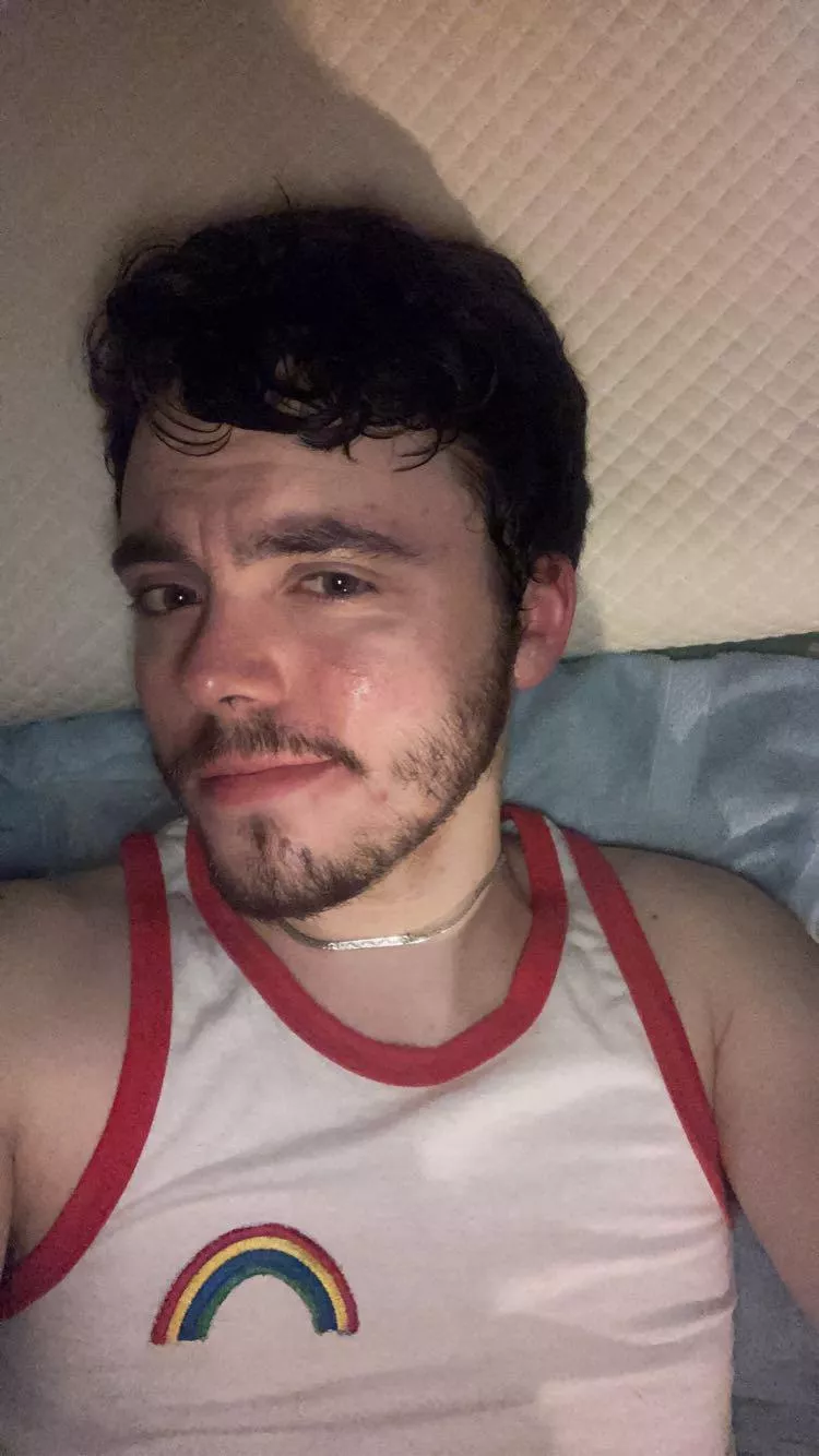 Happy Friday bros! Growing out the scruff for the first time