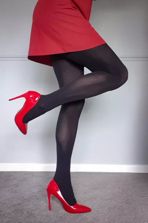 Happy Friday! Going for contrast and vibrancy today!