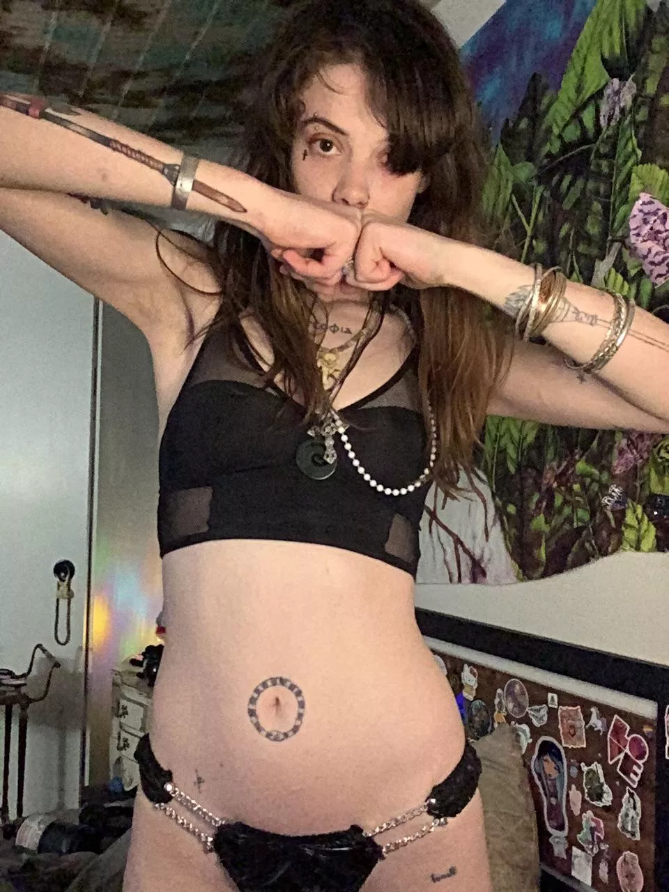 Happy Friday!! I wonder which will last longer, your self control or those balls…🤔😈🎱✨[domme]