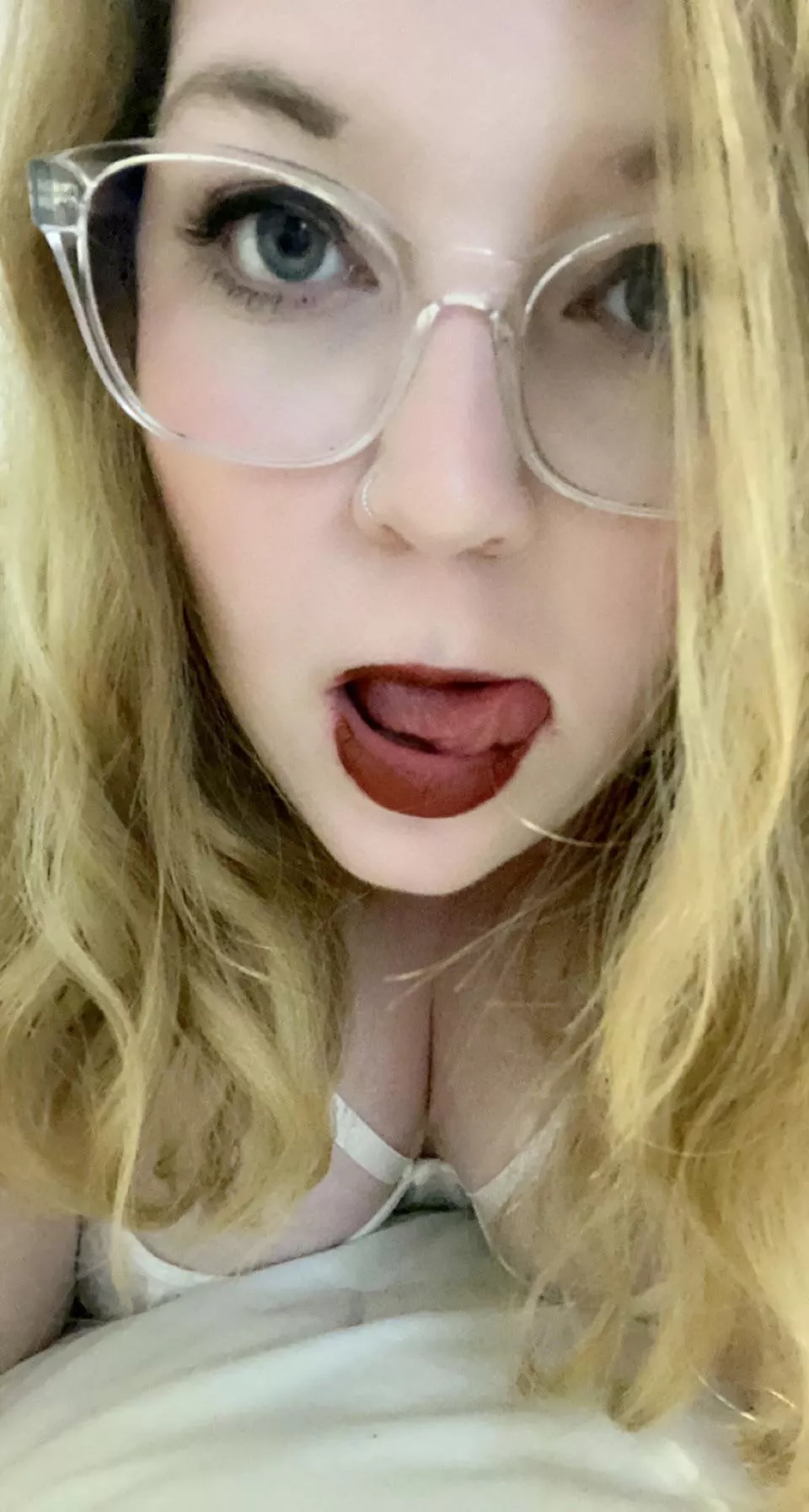 happy Friday night 🖤