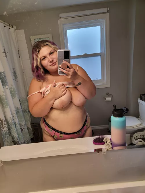 happy frisky friday 😘