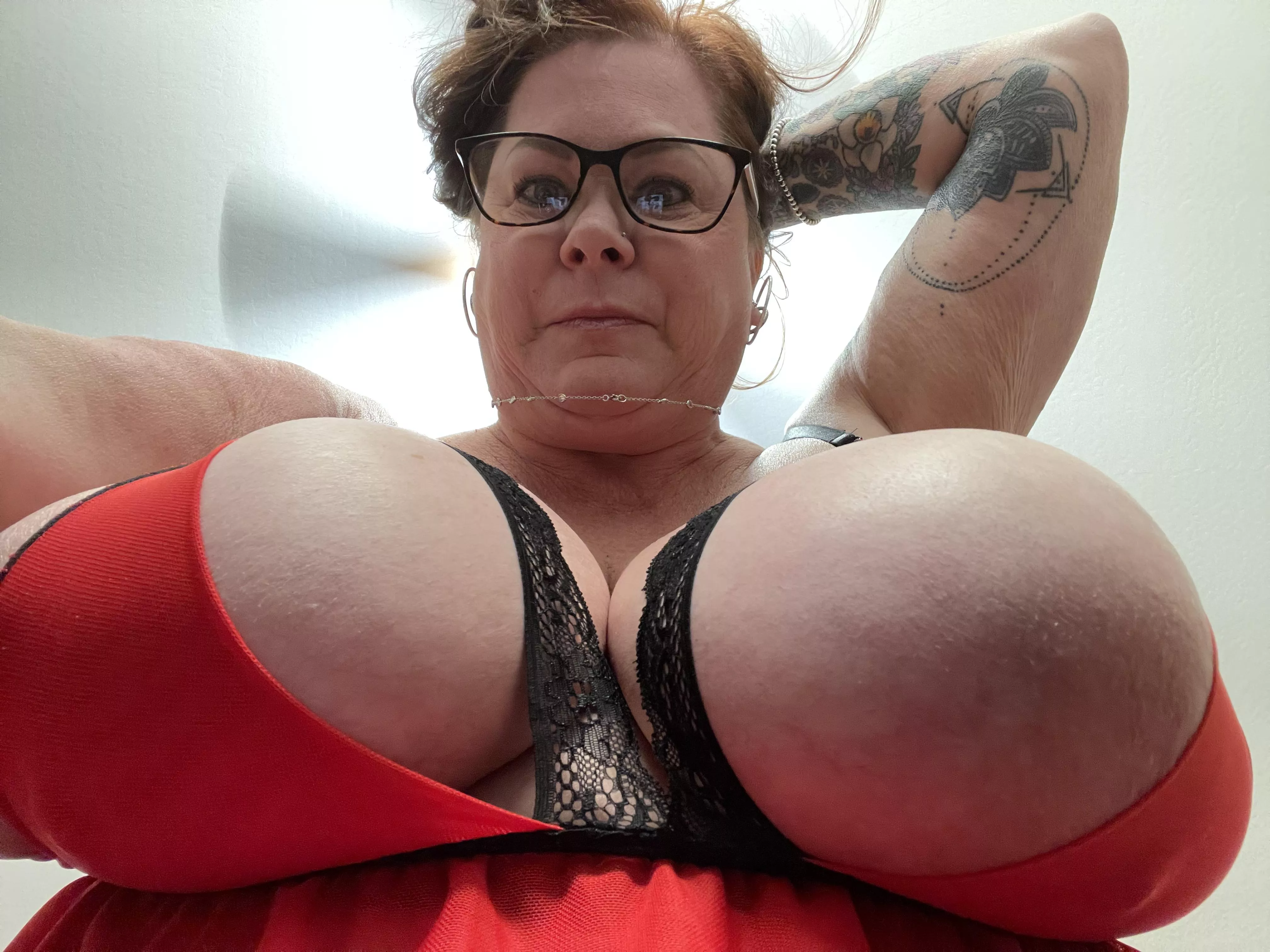 Happy Monday. How Your Week Lookin? Cum See More of Me.