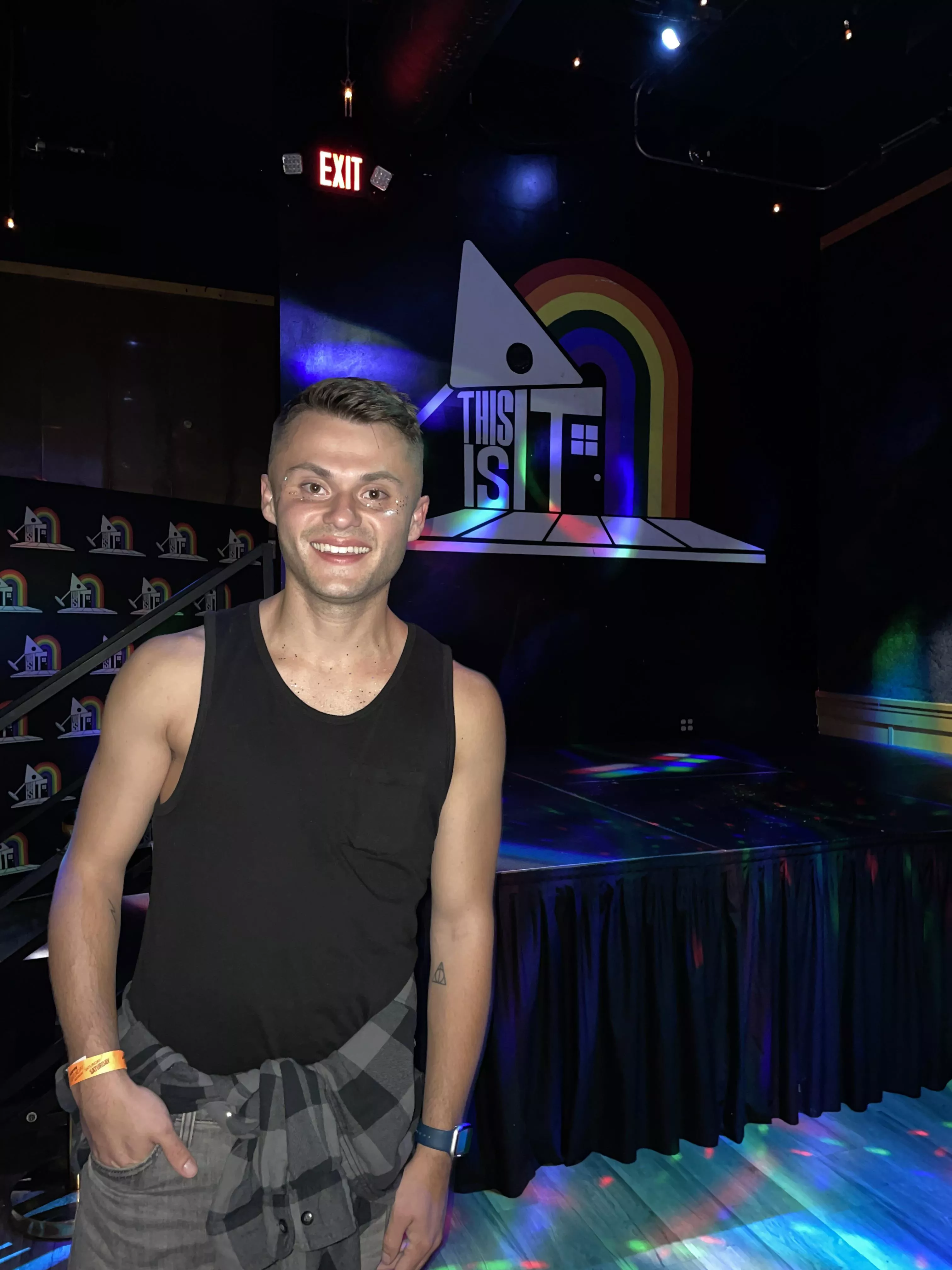 happy pride bros ✌🏼🏳️‍🌈