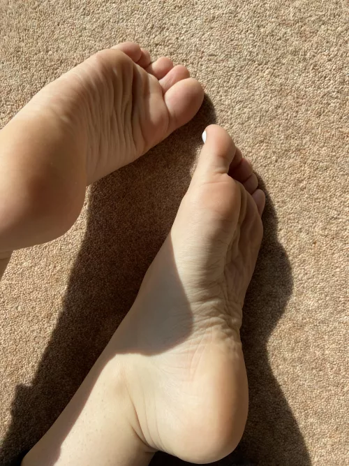 Happy Saturday ❤️ have my soles all day if you wish