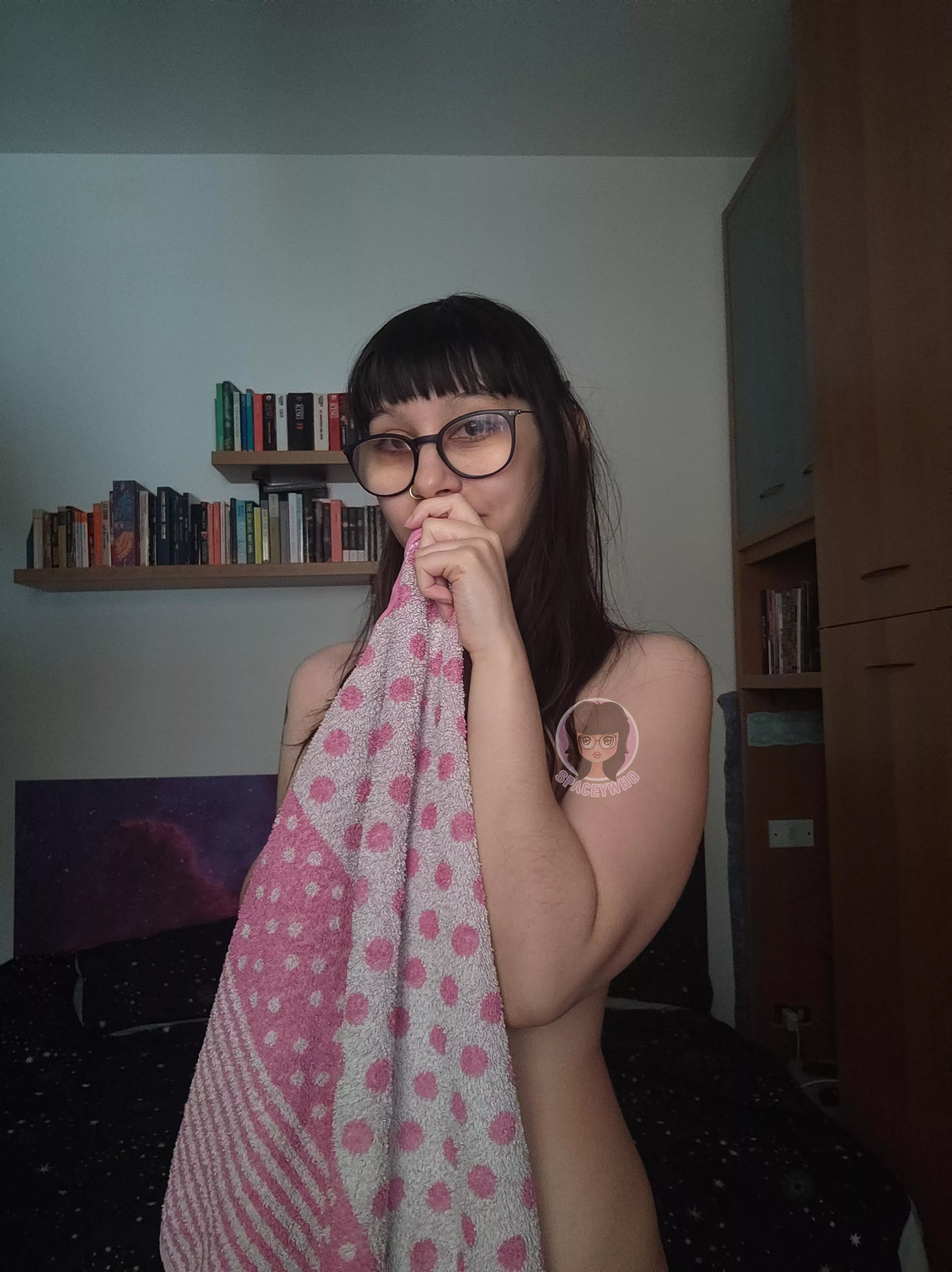 Happy Towel Day! And don't panic! [F]