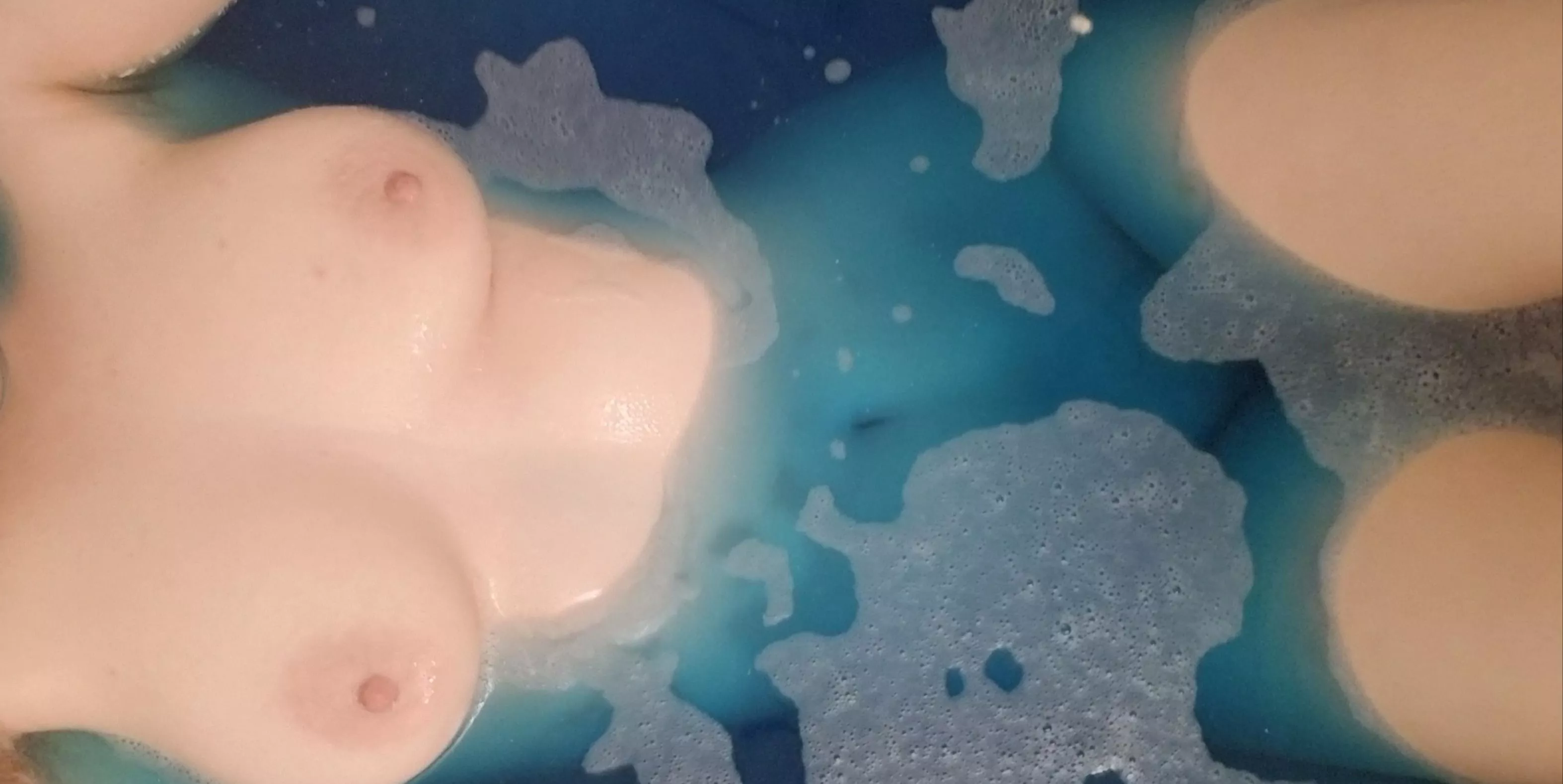 having a bad week, so it's time to relax in the bath