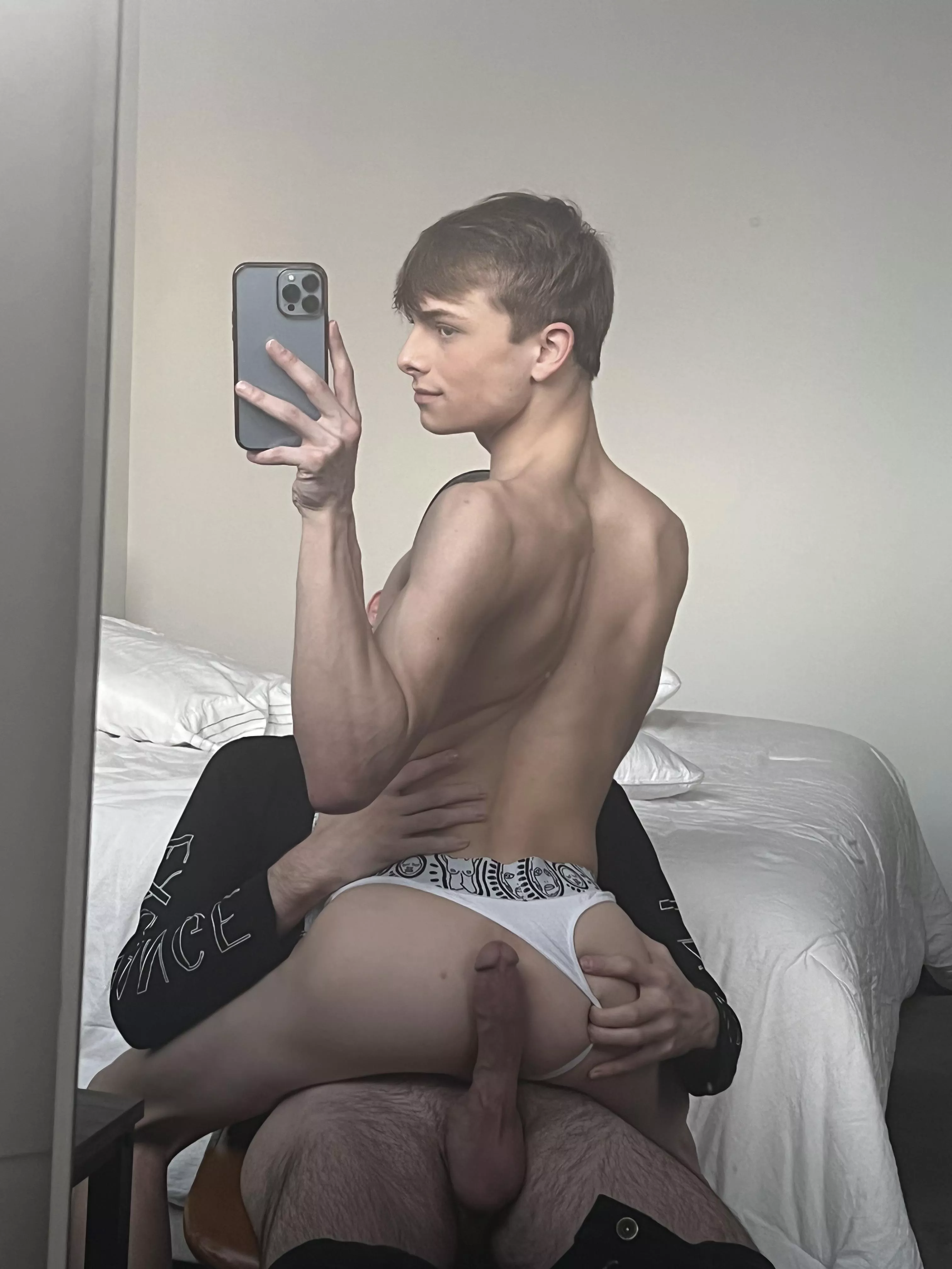 He found a seat 😈