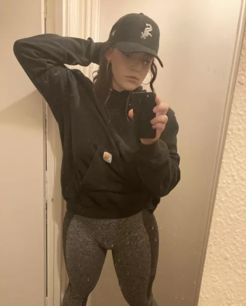 Heading out for leg day 😇