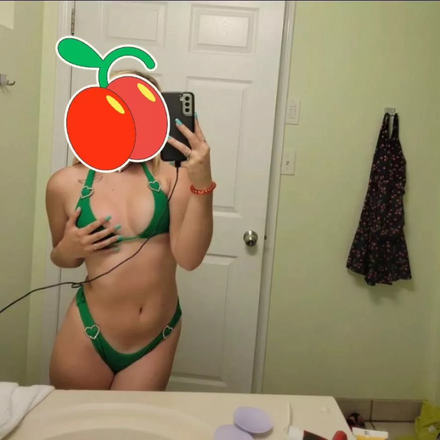 Hello anyone up rn no limits (don’t hmu if your not gonna degrade/dehumanize me) if u make me cry I’ll send you nudes