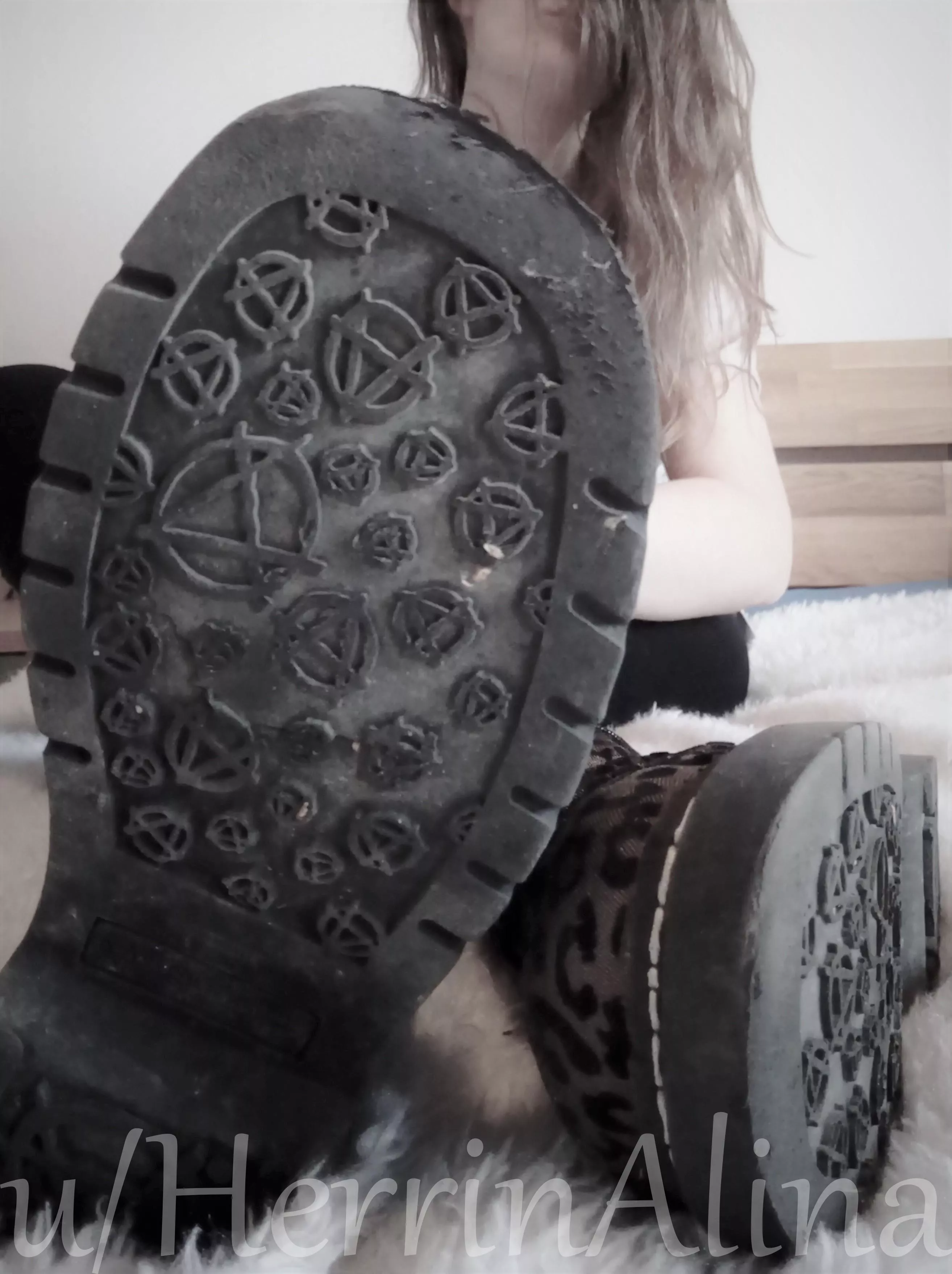 hello bootlovers! 🥰🖤😈