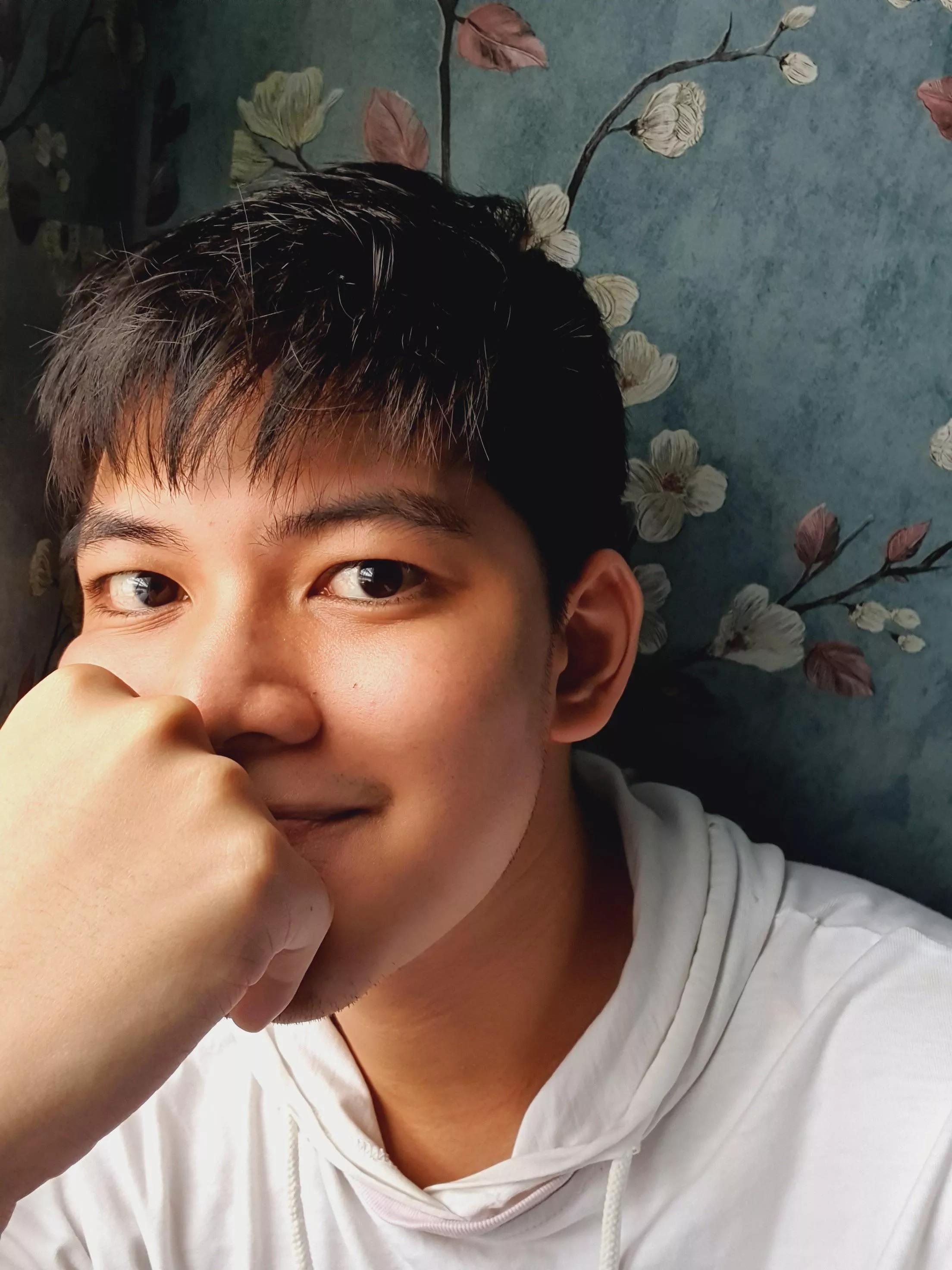 Hello everyone! Back on reddit after a year off. Hope you all are having a good day. (please excuse the messy hair) Hello everyone! Back on reddit after a year off. Hope you all are having a good day. (please excuse the messy hair)