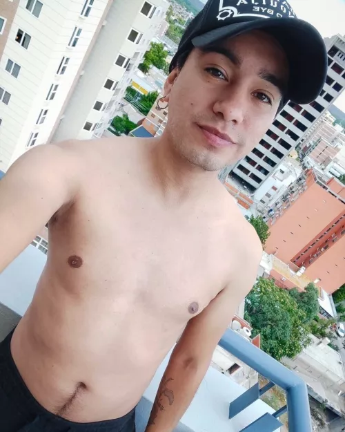 Hello everyone! / Hola a todos! 🙋🏻♂️