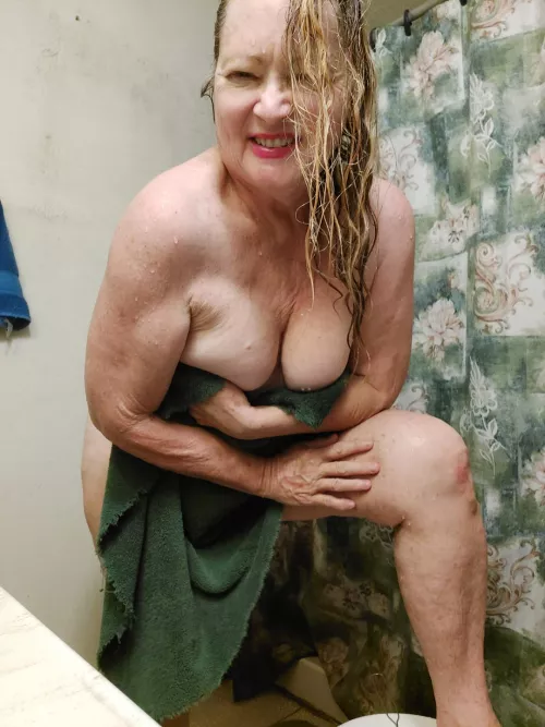 Hello hope you will catch my towel when it falls off(F) 54