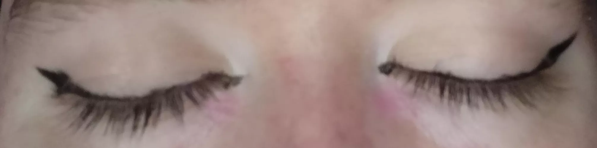 help? how do you do eye makeup, I have no clue what I'm doing...