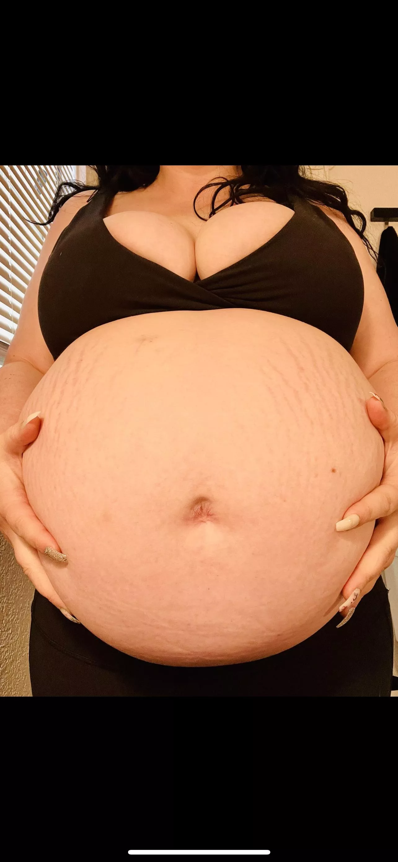 Help me rub my bump and I’ll help you rub one out too 😈🙈