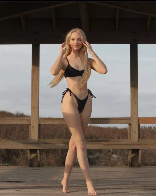 Her figure is immaculate(IRTR)