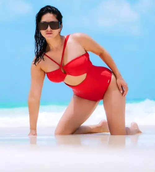 Her same pose reminds me good old days💦