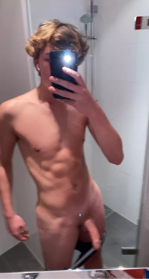 Hey 19 m HMU