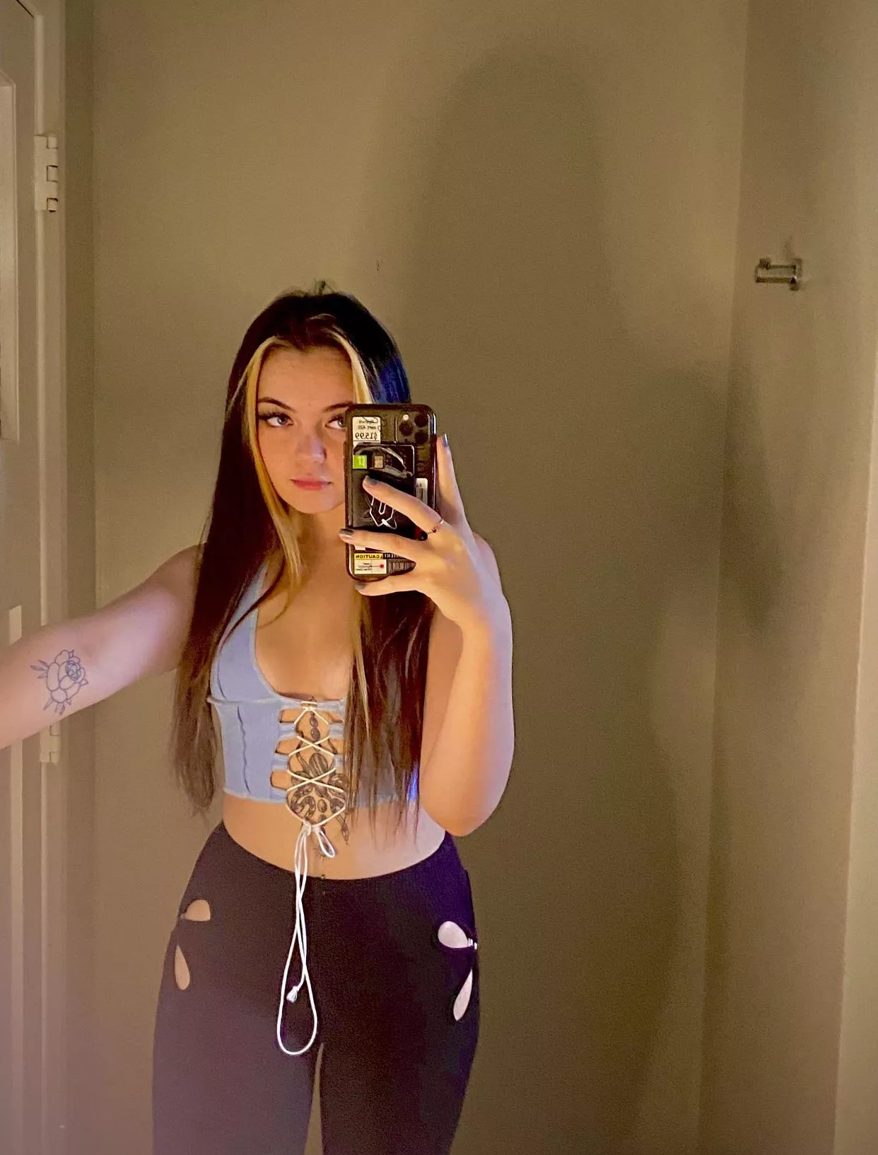 Hey babe long day? let me put these clothes on the floor for you 🥵💋