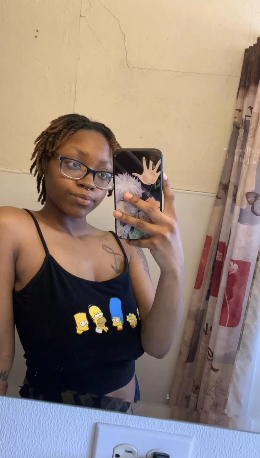 Hey babes❤️ thinking about going shopping. Need something sexy to wear to the bar later 😇