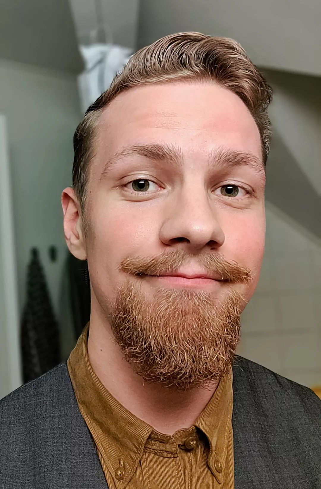 Hey fellas👋 Going to put myself (back) on the market, but need a good picture. How's this one? Hey fellas👋 Going to put myself (back) on the market, but need a good picture. How's this one?