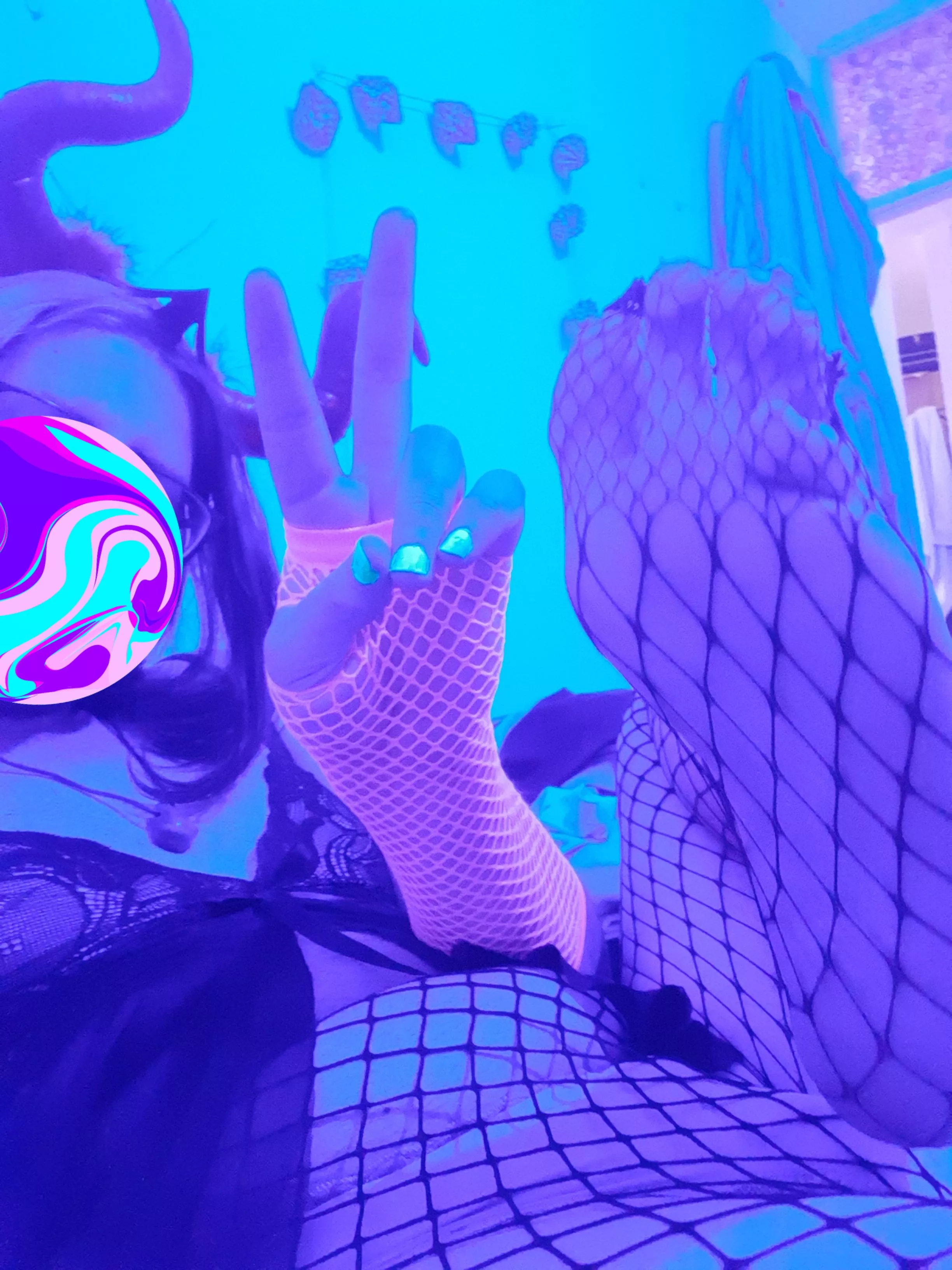 Hey first time trying 🤓😇💙 hope u like my slutty soles, i dressed up just for you 😘