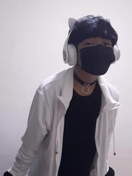 Hey! happy femboy friday!! >w<