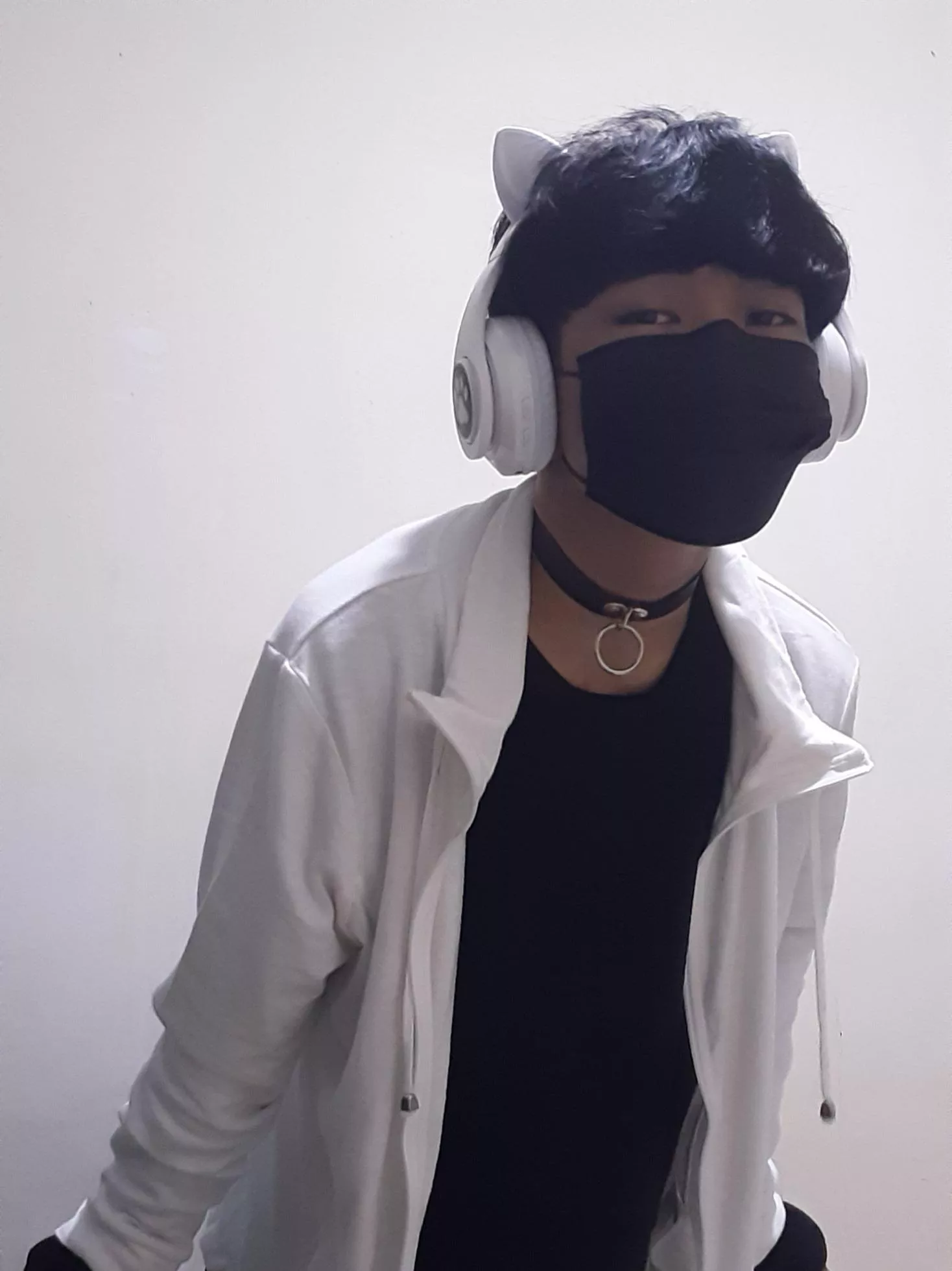 Hey! happy femboy friday!! >w<