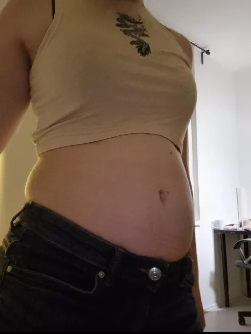 Hey wanna see how many food and junks my gut can take 🤤, c’mon Dm if you wanna grow me 🍔🍔🍕🍗