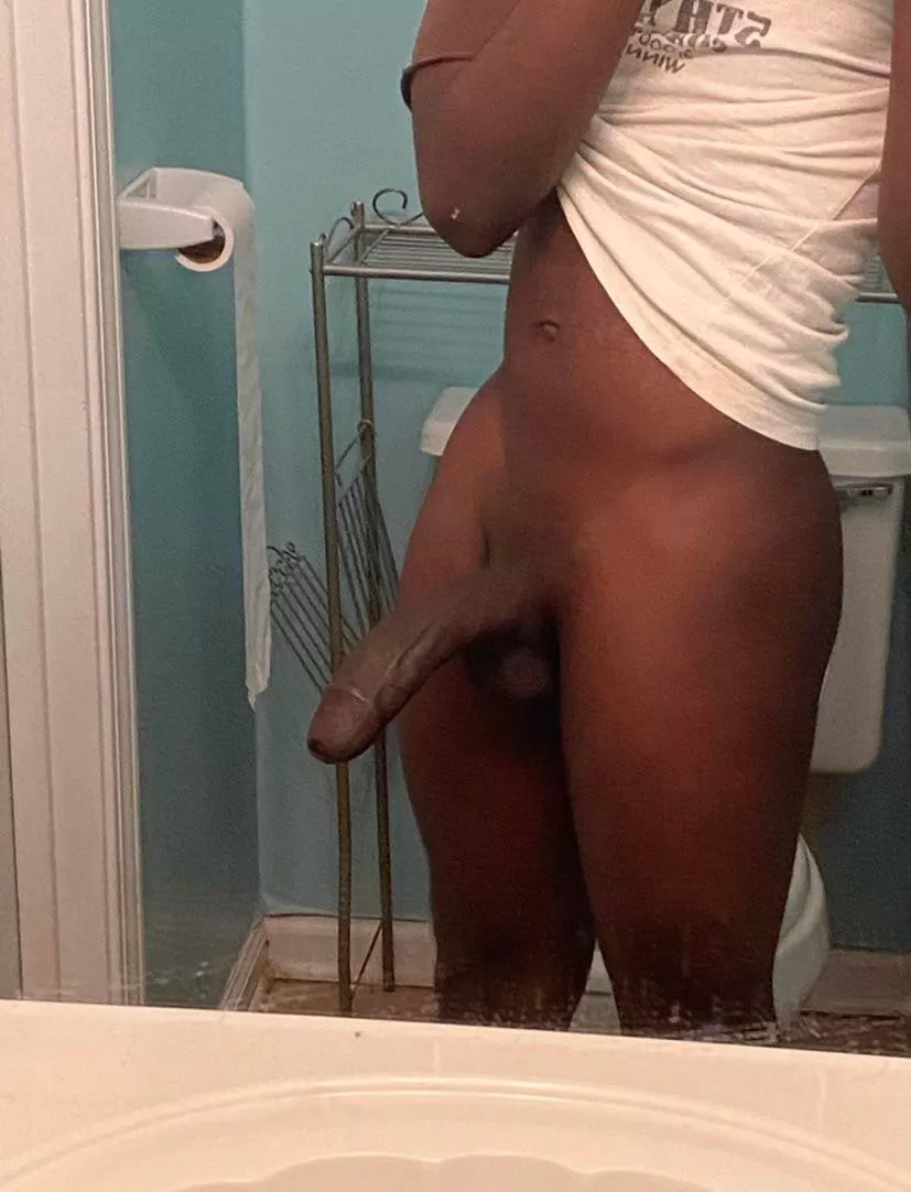 Hey, what’s up sexy females? Anyone on wanna chat wit ya boy? DM me.