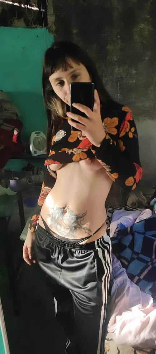 Hi babes 🍭 I'm Nela. Im 22 years 💞