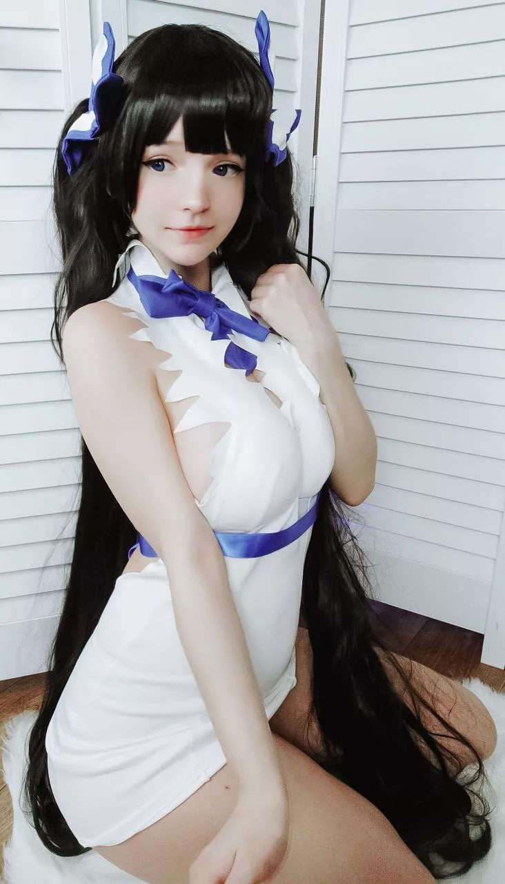 Hi everyone, this is my Hestia Cosplay :3