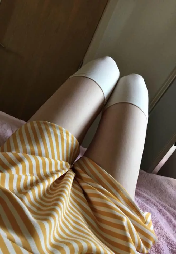 Hi😇 I’m 18 and female😇 new to onlyfans to😇 subscribe now it’s free😇 link in the comments 😇