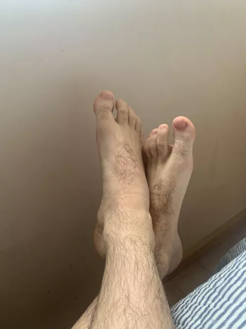 Hi im 23. Check out my free trial on OF. The link is in my profile. I can do whatever you want baby😏😏