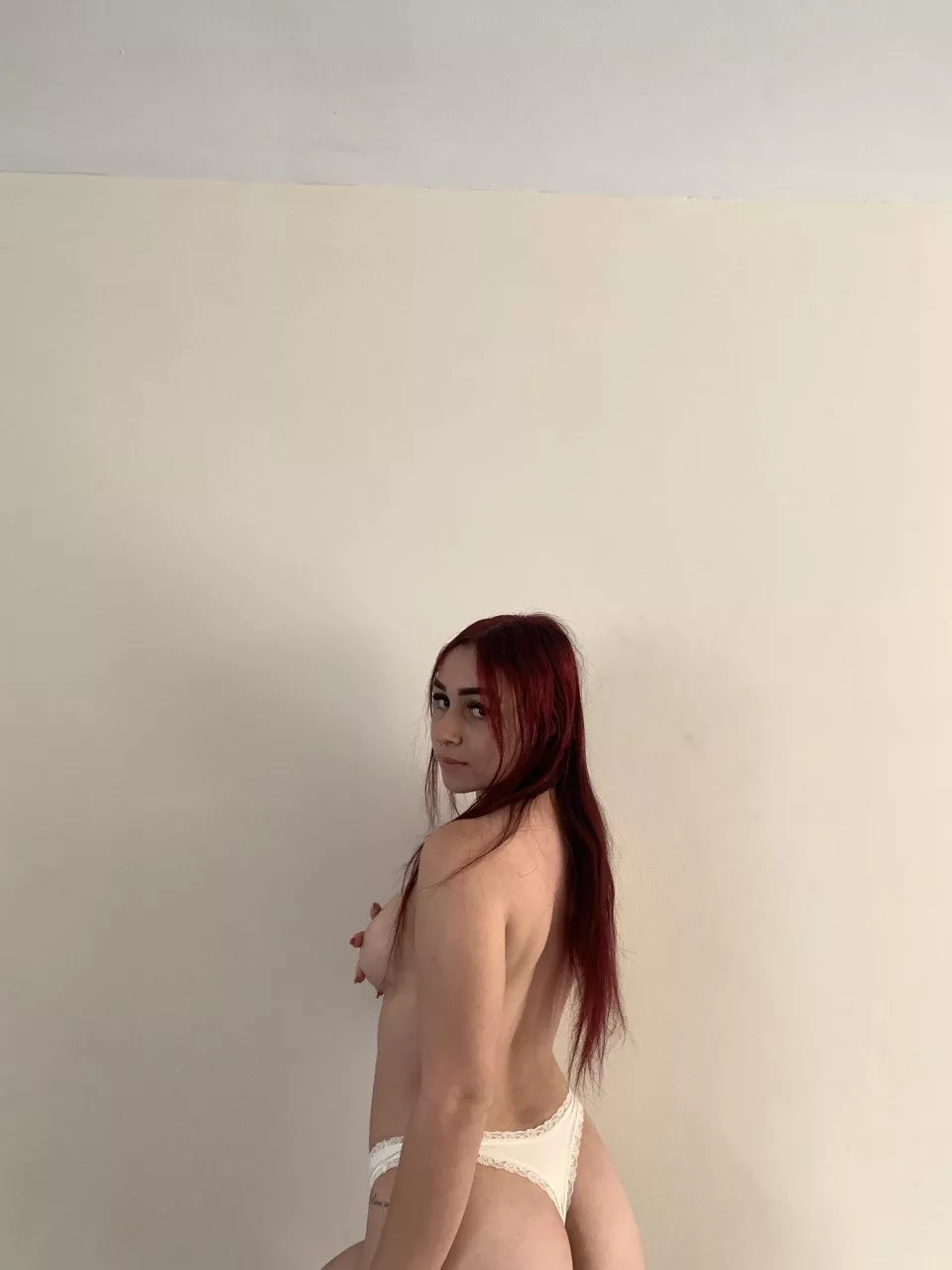 Hi to the same 4 guys who see me stripping half naked 🥰