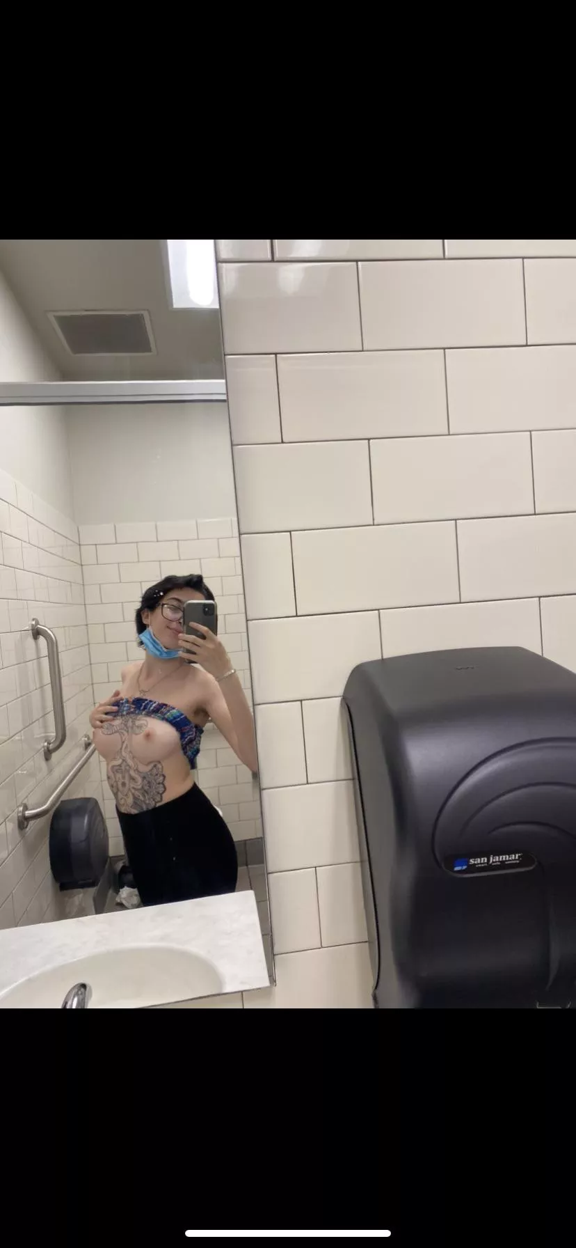 high titty pics in public bathrooms are my exact aesthetic