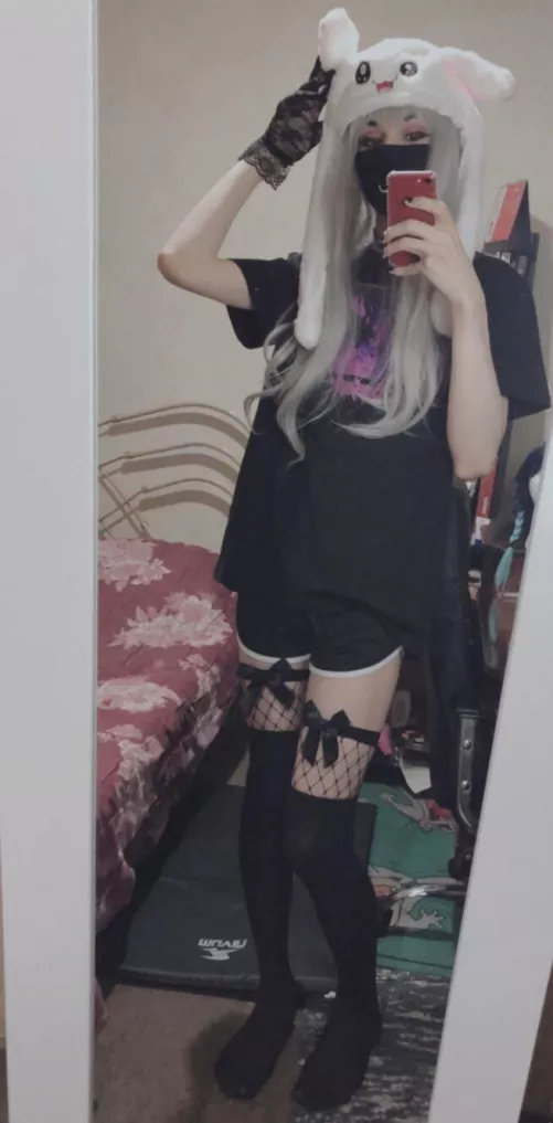 Hii :3 Do you want to play with my bunny ears? 👉🏻👈🏻