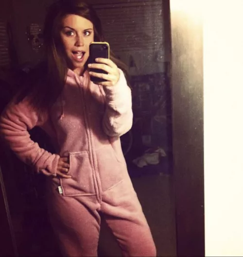 hiii I’m new here :3 am I too fem for this sub?¿🙈