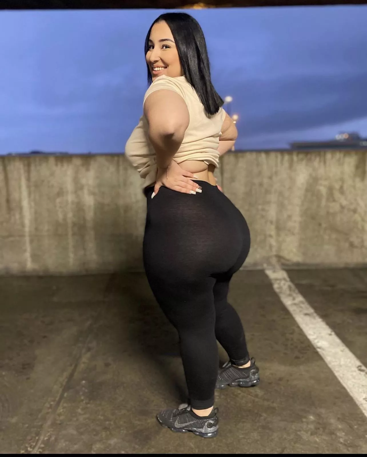 hmu to jerk to this slut