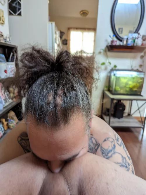 hope everyone is having a great weekend,I'm about to start a fun session w this hot babe ... happy Sunday boys