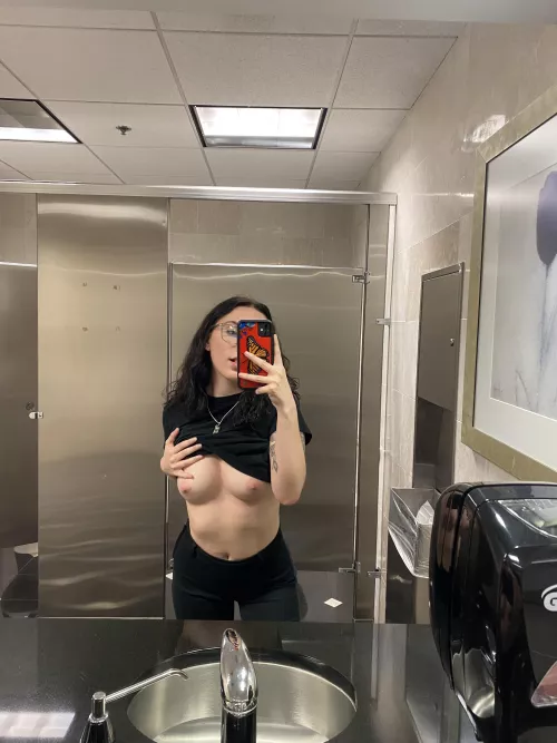 hope no one walks in on me at work π«’