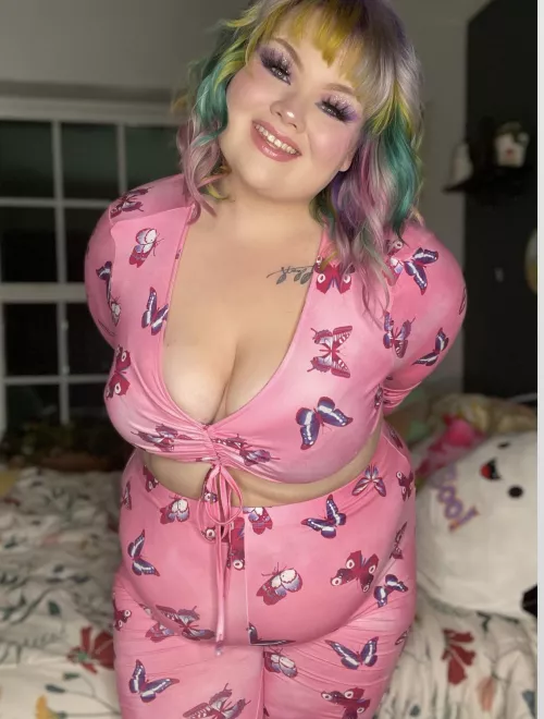 Hope you’re having a good night! Mine would be a lot better with some cuddles 🥰