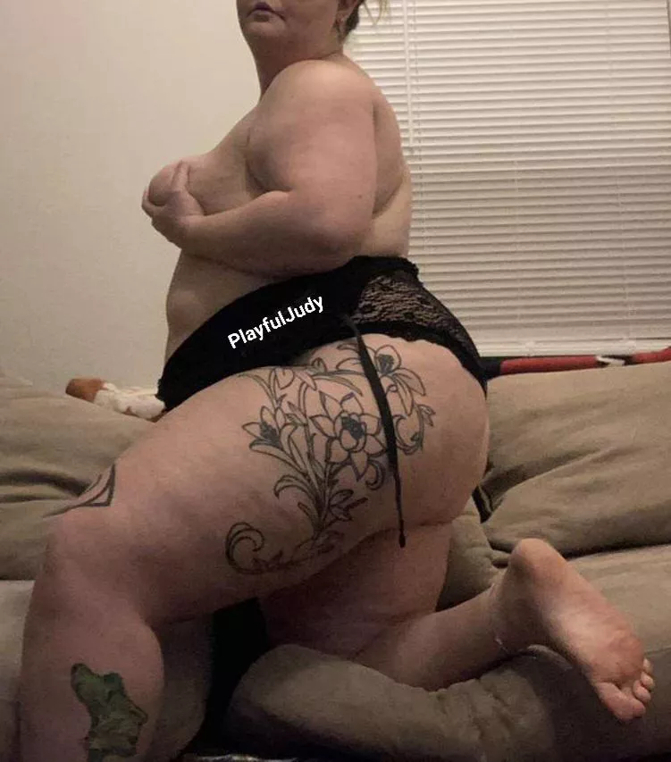 Hopefully my big booty makes up for my small titties 😁