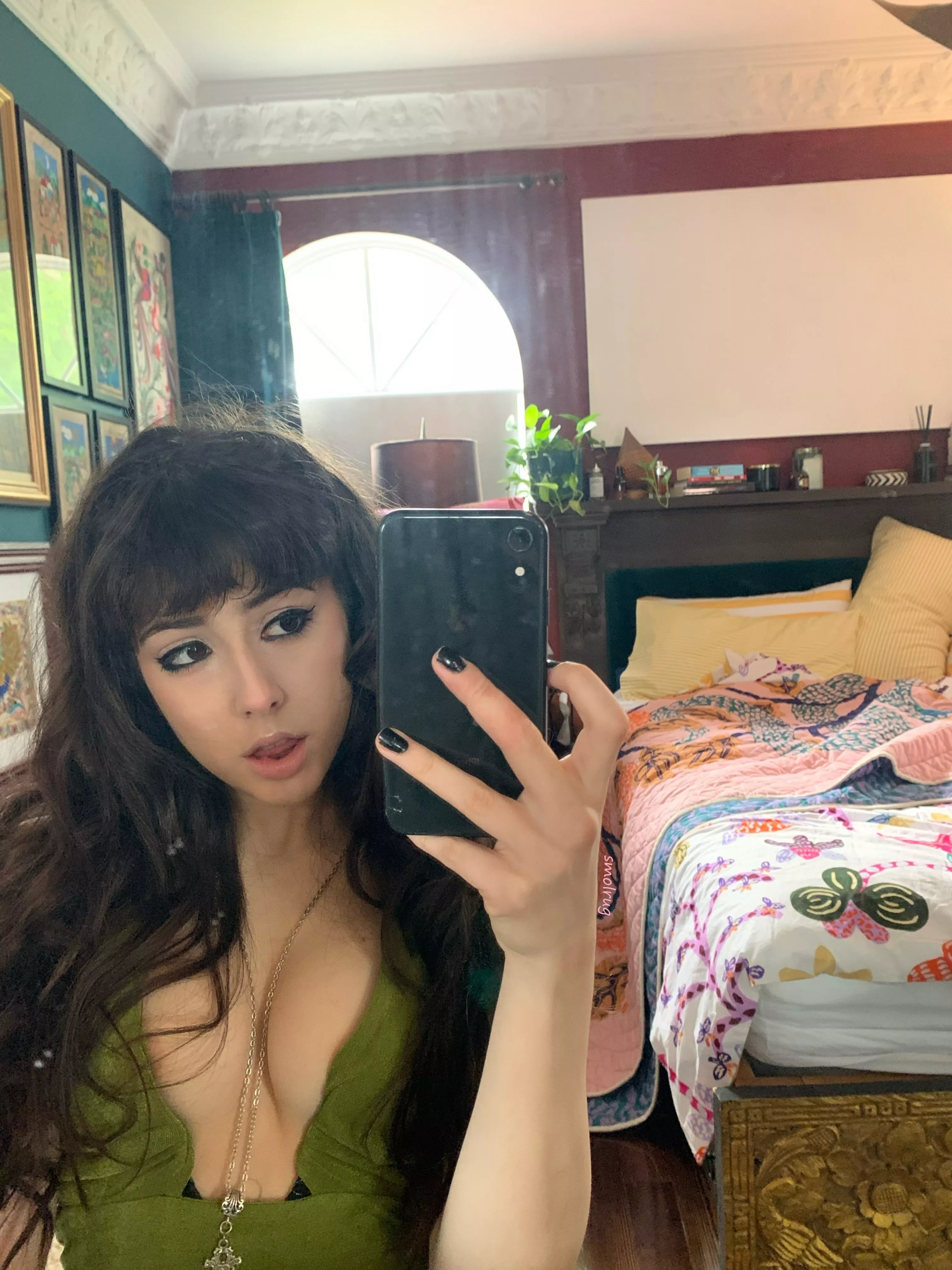 Horny in my room :)) is 18 too young for you?💚