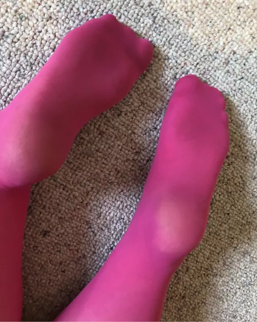 Hot pink tights 💕 (F)